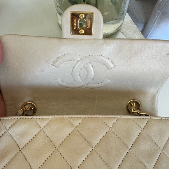 Chanel vintage handbag with chain strap. - Picture 2 of 14